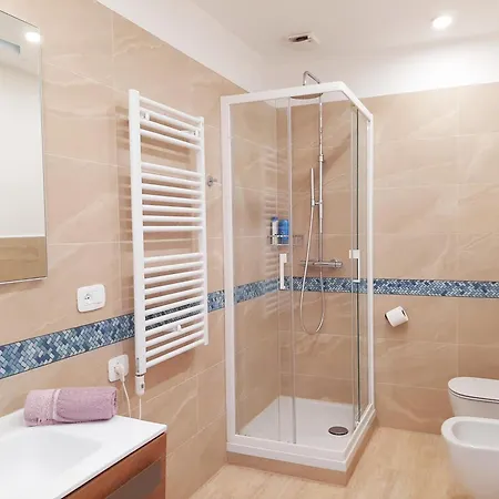 Affittacamere Center Rooms&apartments - Fiori Di Trieste