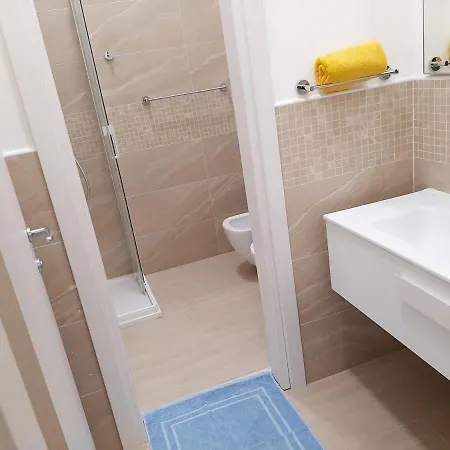 Center Rooms&apartments - Fiori Di 4* Trieste