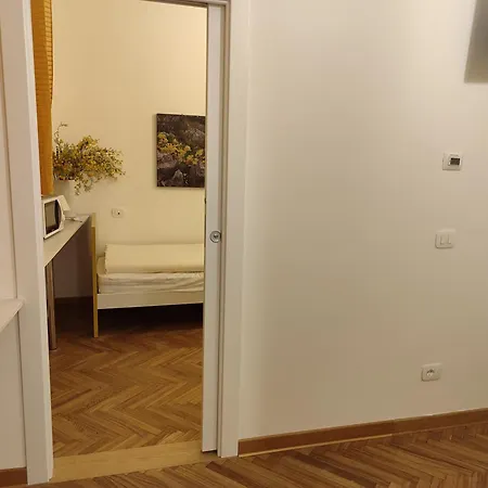 Center Rooms&apartments - Fiori Di Affittacamere Trieste