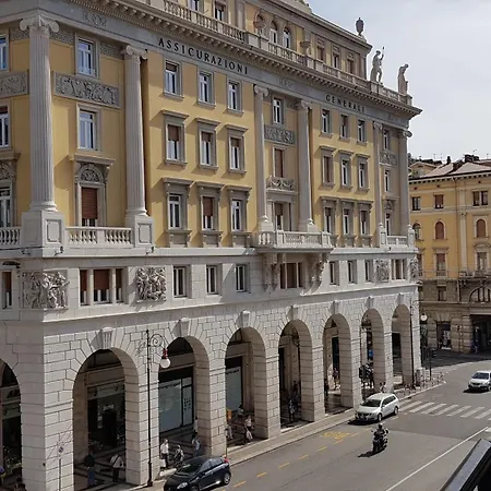 Center Rooms&apartments - Fiori Di Affittacamere 4*