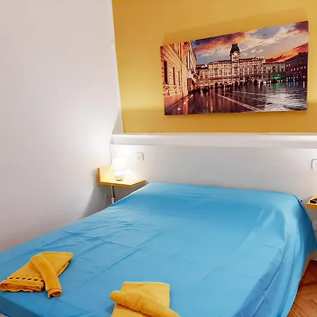 Center & - Fiori Di Триест