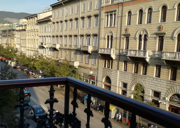 Center & - Fiori Di Terst